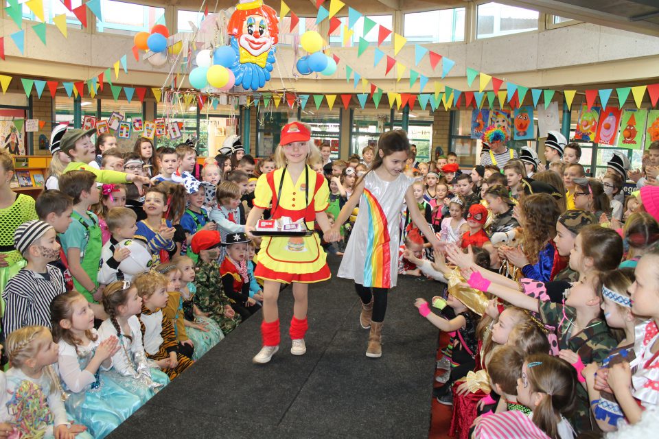 Modeshow in carnavalskleren