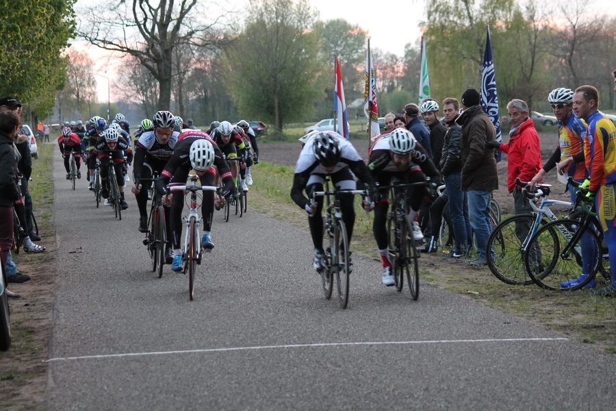 Boekels succes bij de wielerwedstrijd Peter Bouwmans Memorial in Bakel