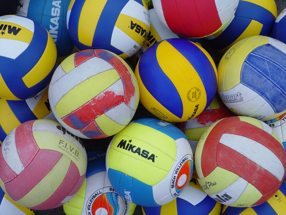 Plezier met ballen, VC Unitas en SBB slaan handen ineen.