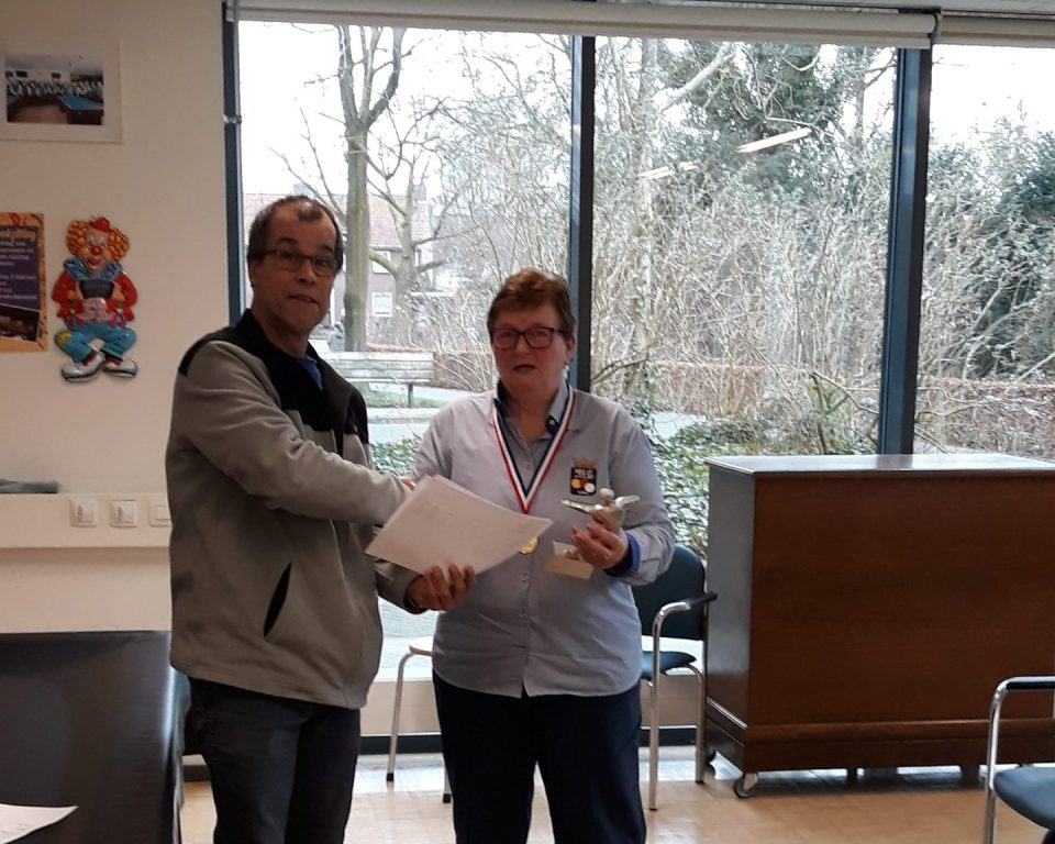 Feliciteer Carambole kampioen Corry van de Laar