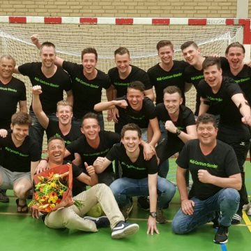 Zaalvoetbalteam Midi Centrum Stender kampioen