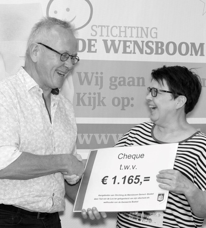 Wethouder schenkt zijn afscheidsdonatie