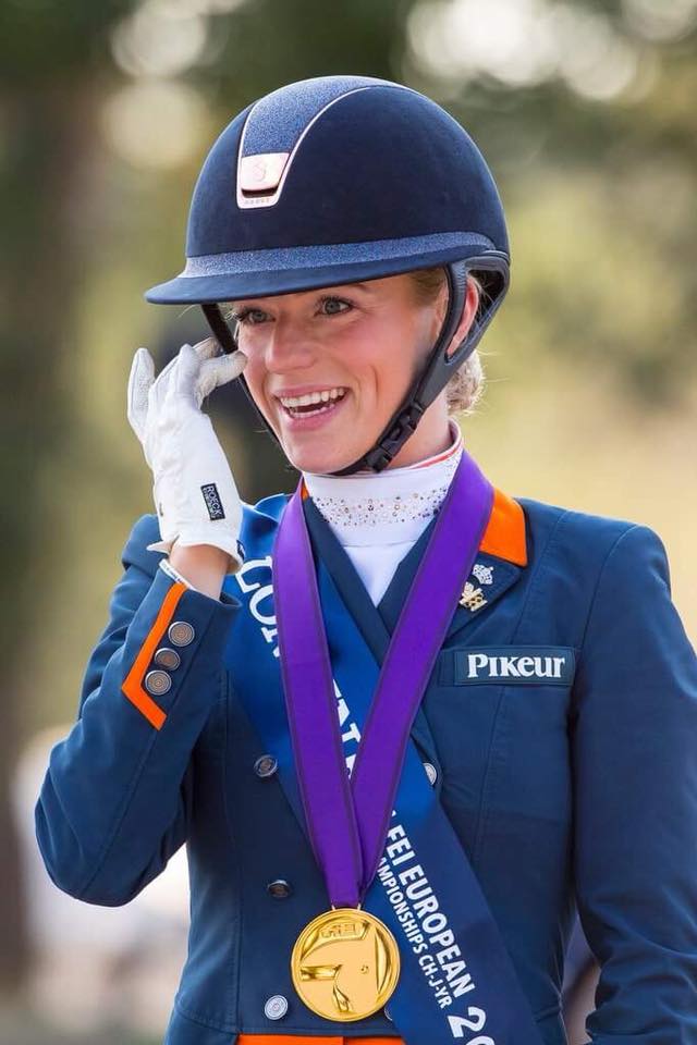 Esmée Donkers demonstreert winnende EK-Kür op Hippisch Event