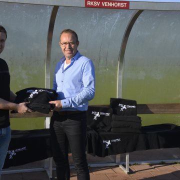 Club van 50 Venhorst schenkt beschermdekens