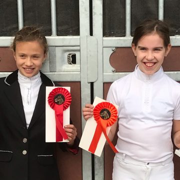 Yente en Sophie scoren in Uden