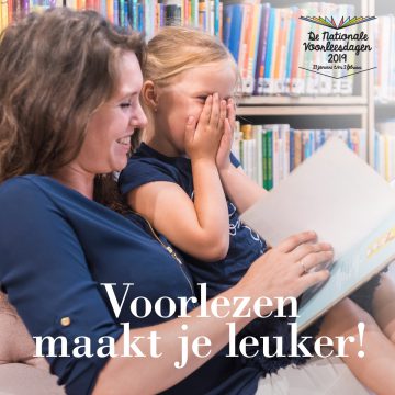 Voorlezen tijdens inloopuurtje BoekStartcoach