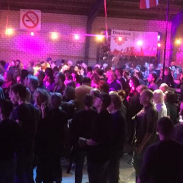 Rocken en meezingen op Peelpop Boekel