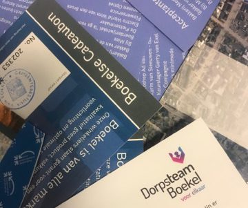 Dorpsteam Boekel deelt cadeaubonnen uit aan mantelzorgers