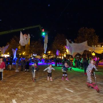 Halloween discoskaten op het St. Agathaplein