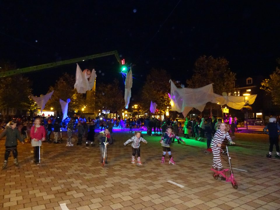 Halloween discoskaten op het St. Agathaplein