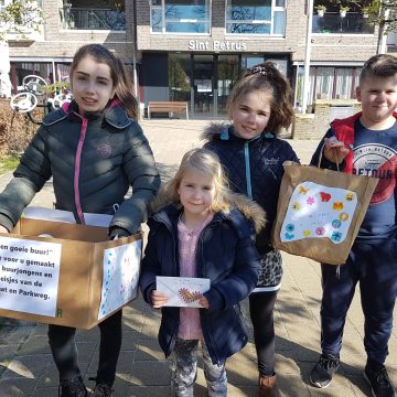 Buurtkinderen tekenen/knutselen voor Sint Petrus Brabantzorg