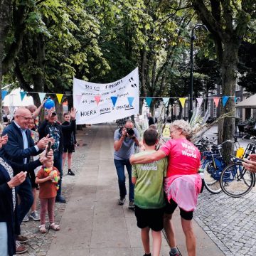 ‘Eigen’ wandelvierdaagse succes voor Boekelse Bram (11) en oma Thea