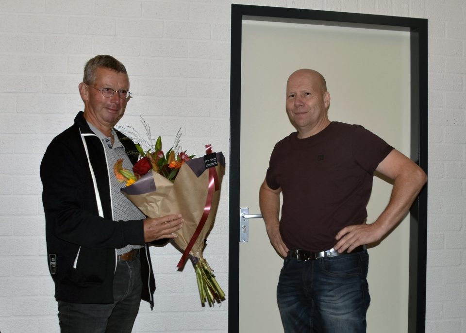 Hein van den Elzen hangt scheidsrechtersfluit aan de wilgen