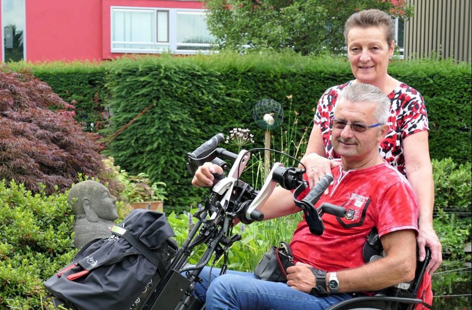 Fietstocht voor inzameling rolstoelbus, Stichting Willy Wil Vooruit