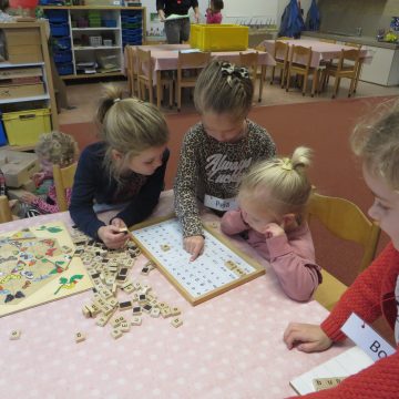 Peuters en kleuters ontmoeten elkaar