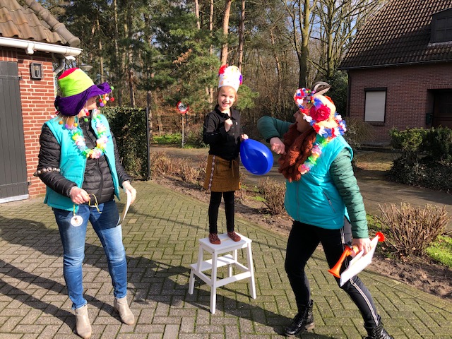 Glunderende groep 3 leerlingen bij KC Octopus