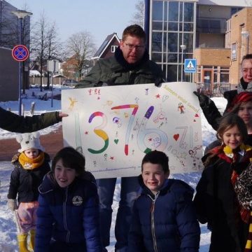 OBS Uilenspiegel overhandigt cheque aan Stichting Sama