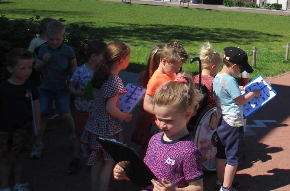 De kleuters van KC Octopus op weg