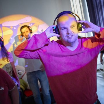 Vrijwilligers gezocht: dirigent en geluidsman/-vrouw