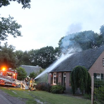 Uitslaande schoorsteenbrand aan Broeder Hogardstraat in Boekel