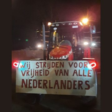 Lichtjestocht voor ‘vrijheid voor alle Nederlanders’