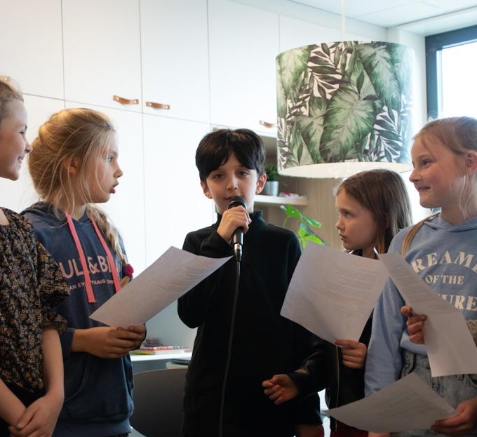 Kinderen basisschool Uilenspiegel in touw voor Oekraïne