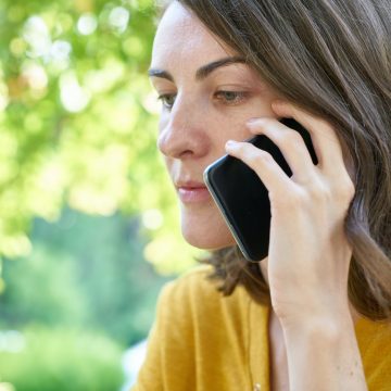 Aantal mensen dat belt naar 0800-8115 voor hulp bij geldzorgen in maart verdubbeld