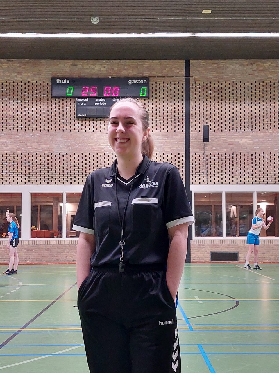 Tessa Spierings geslaagd voor haar scheidsrechterdiploma bij het NHV!