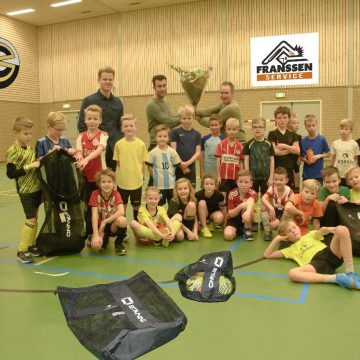 Franssen Service zorgt voor ballenzakken voor alle jeugdteams v.v. Boekel Sport