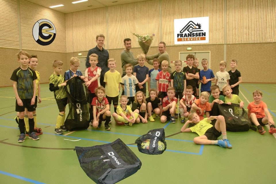 Franssen Service zorgt voor ballenzakken voor alle jeugdteams v.v. Boekel Sport