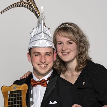 Vorst Erwin d’n 1e en Vorstin Pleun bij C.v. de Vliegenmeppers