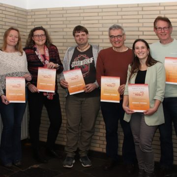 Geld geven heeft weinig zin, beter is begeleiding