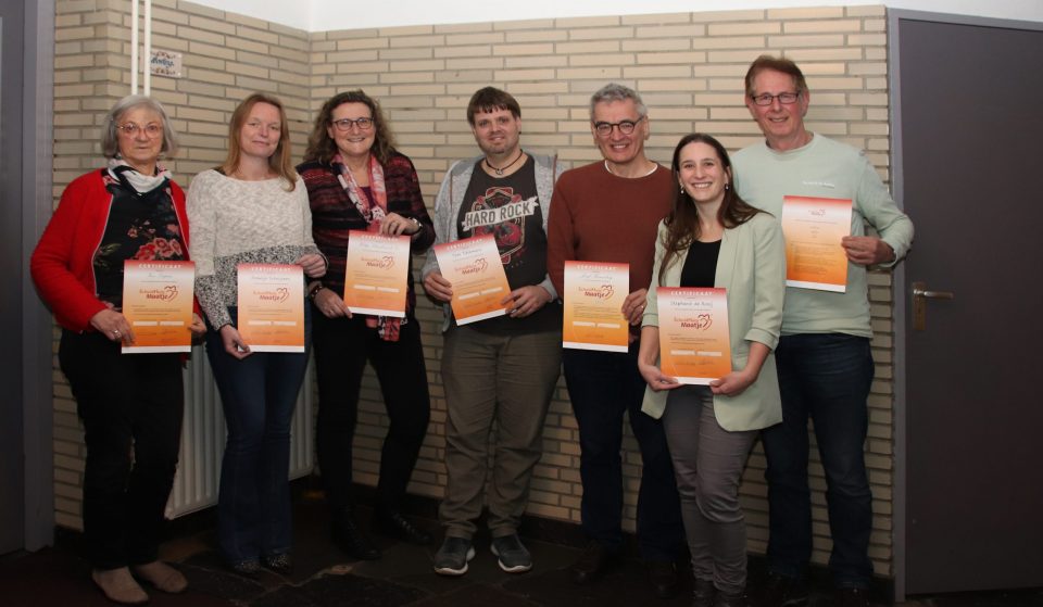 Geld geven heeft weinig zin, beter is begeleiding