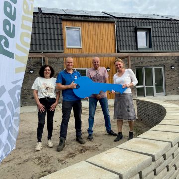 Bewoners Kloosterhof ontvangen de sleutel