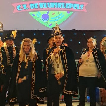 C.V. De Kluisklepels onthult Prins John d’n twidde en Prinses Greetje