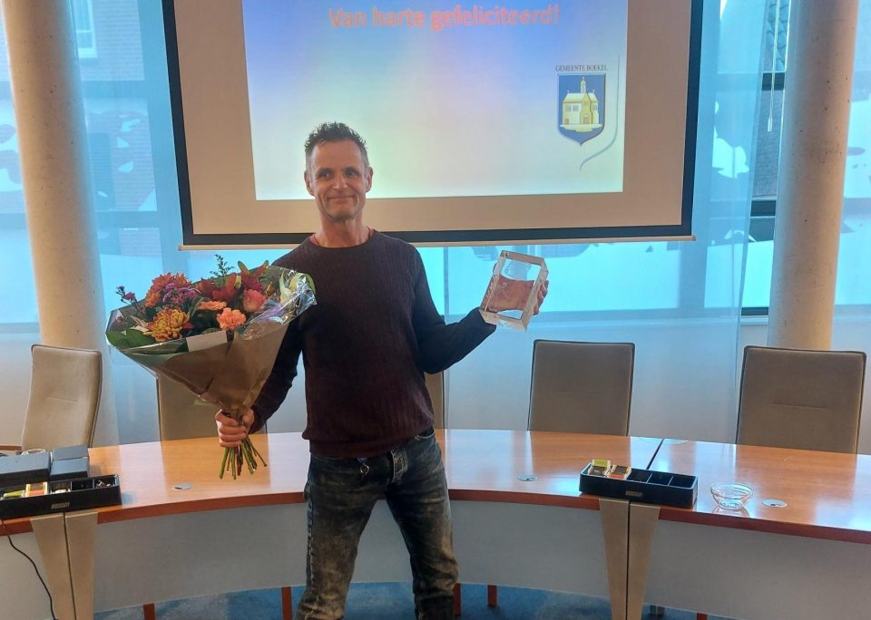 Gemeente Boekel en Stichting ‘Dag van de BHV’ brengen ode aan bode Spencer Zwier