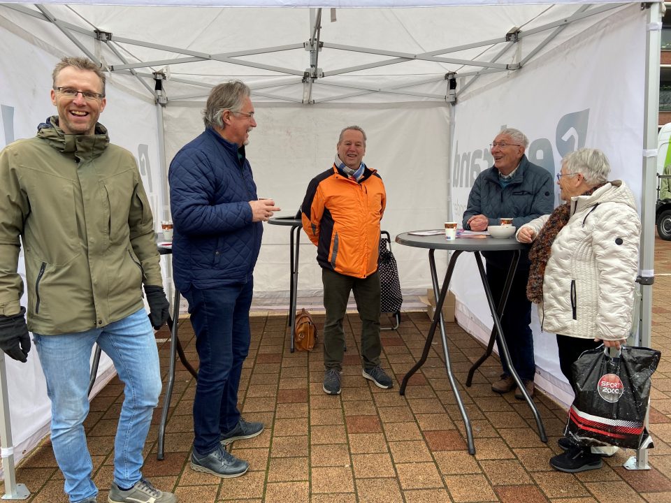 Buurtkoffie, warme chocomel en pepernoten