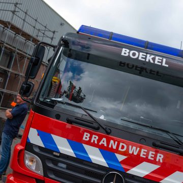 Brandweerploegen in actie tijdens vaardigheidstoetsen in de gemeente Boekel