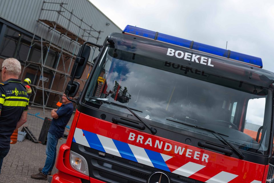 Brandweerploegen in actie tijdens vaardigheidstoetsen in de gemeente Boekel