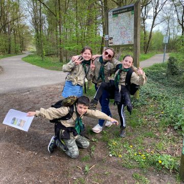 De Young Scouts gaan op hike in de Maashorst