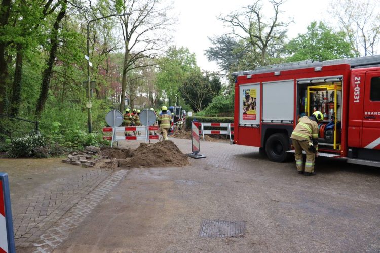 Brandweer uitgerukt voor gaslek door graafwerkzaamheden in Boekel