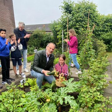 KC Cornelius trots op eigen moestuin!