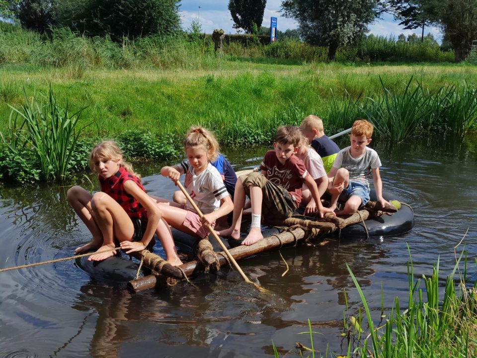 Welpen hebben veel plezier op kamp
