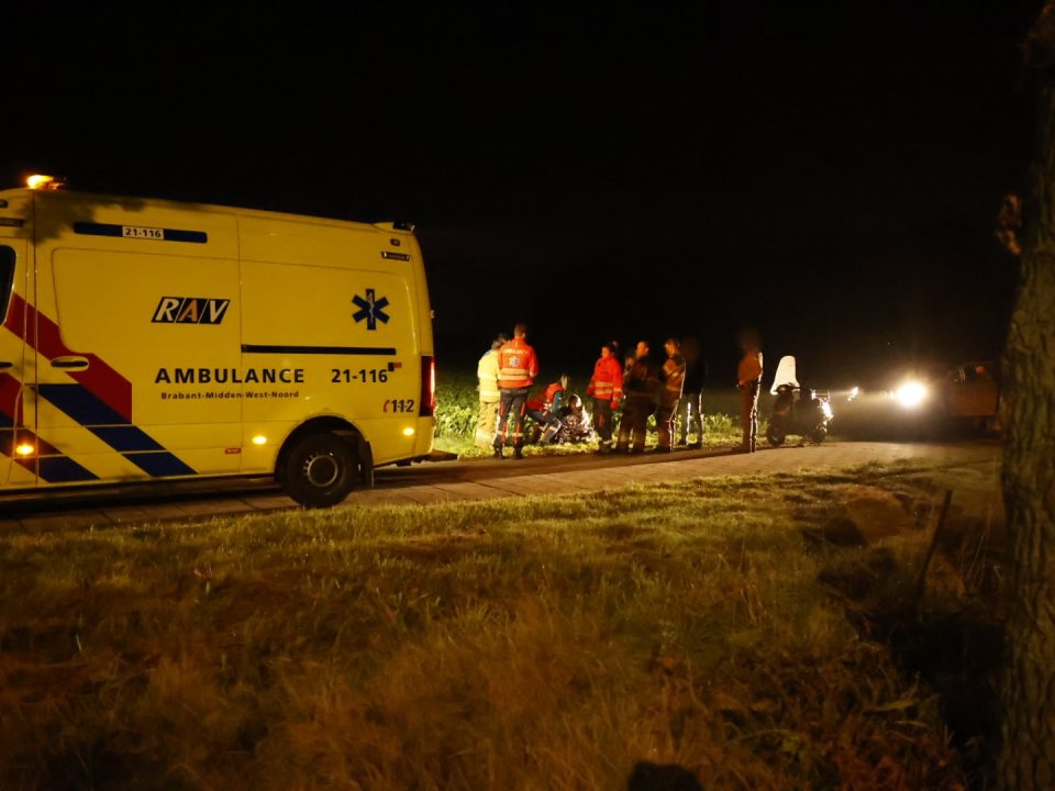 Scooterrijder gewond na schuiver op fietspad Volkelseweg in Boekel