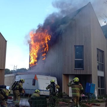 Grote brand met veel rook in woning in nieuwbouwwijk Boekel