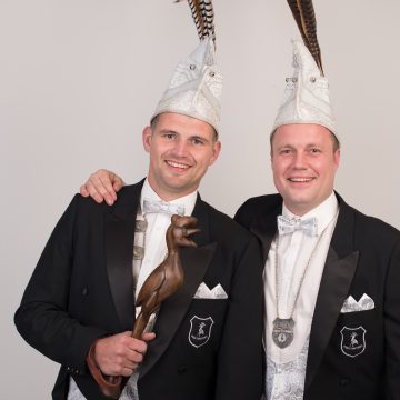 Prins Ruud d’n Uurste en adjudant Hans heersers van CV de Peeltuuters