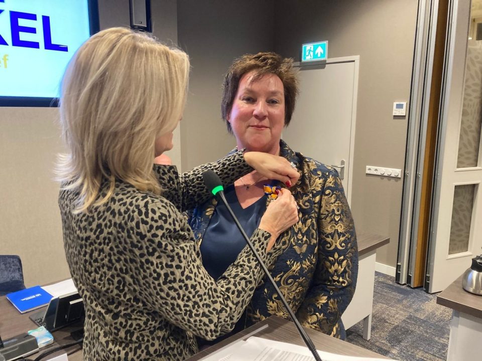 Uitreiking koninklijke onderscheiding aan Jeanne van Eert