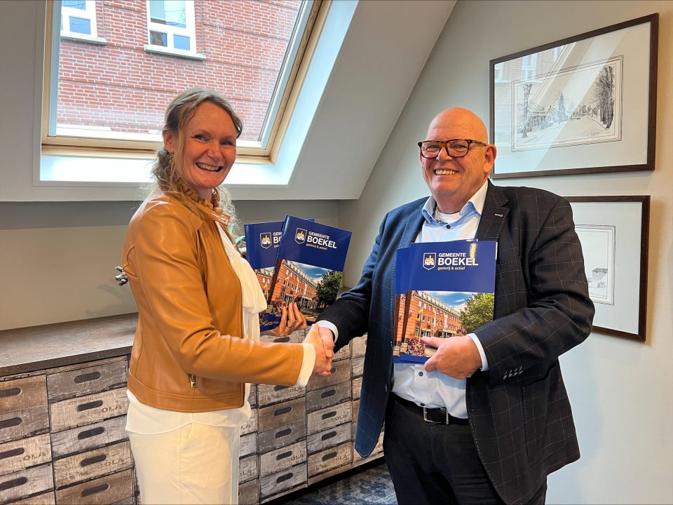 Gemeente Boekel en PeelrandWonen tekenen maar liefst twee koopovereenkomsten