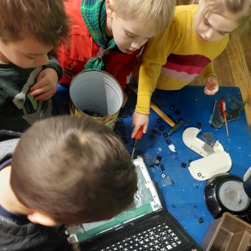 Bevers van Scouting Boekel maken robots