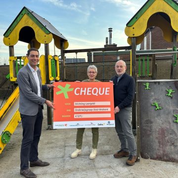 Onderwijsgroep Oost- Brabant schenkt Leergeld 1271 euro